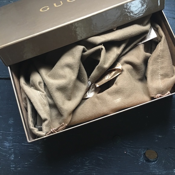 Gorgeous Gucci Python heels! - Picture 5 of 7